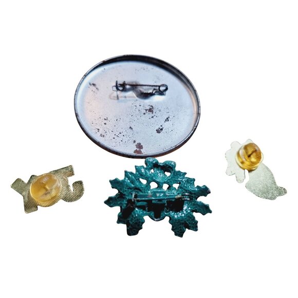 Vintage Christmas Pins Holly Wreath Angel JOY Jesus Button Vintage Christmas - Picture 3 of 5